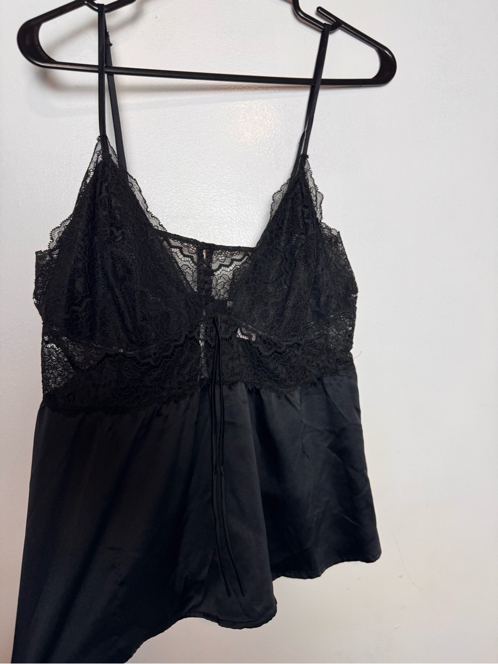 Victoria secret black lace top size -Xl